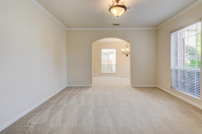Building Photo - 9115 Memorial Valley Dr