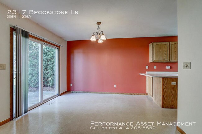 Foto del edificio - Stunning 3BR/2BA Waukesha Single Family Home