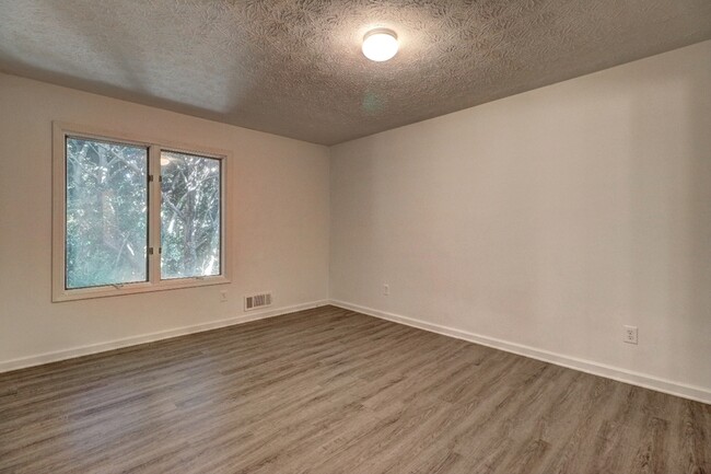 Building Photo - 1562 Circlestone Dr