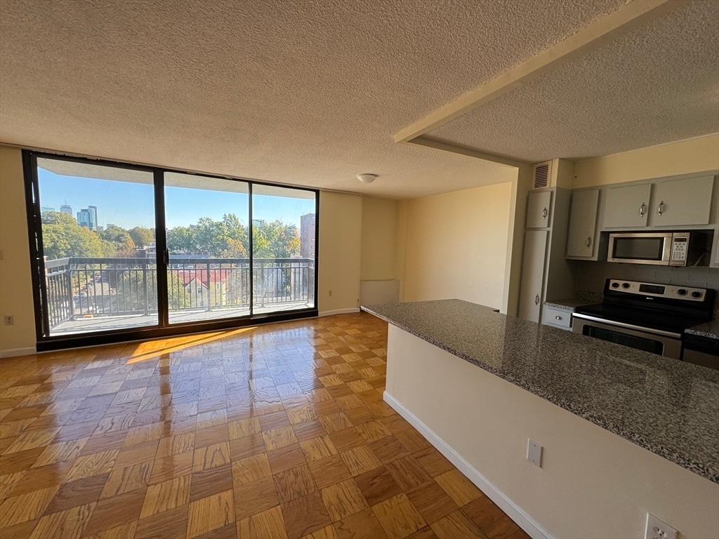 Foto principal - 50 Longwood Ave