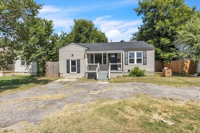 Building Photo - 4604 N Rockwell Ave