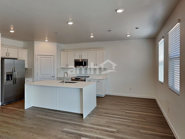 Building Photo - 6482 E Paseo Alga