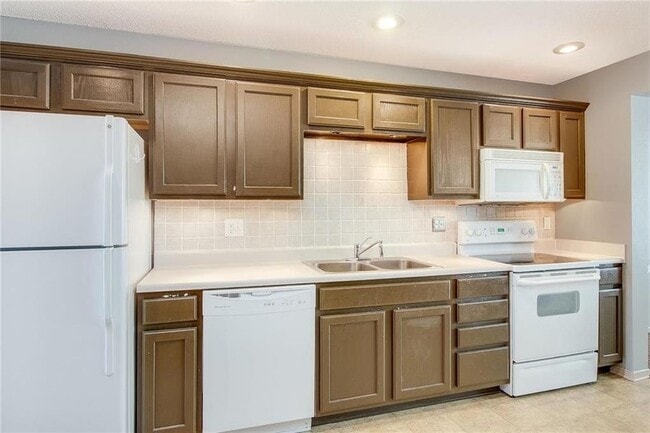 Building Photo - 2122 SW Gooseberry Ln