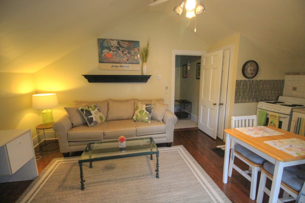 Primary Photo - Fully Furnished 1 Bedroom/ 1 Bath near Dow...