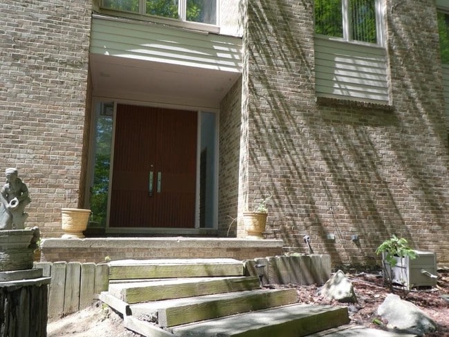 Building Photo - 2145 Birchwood Way