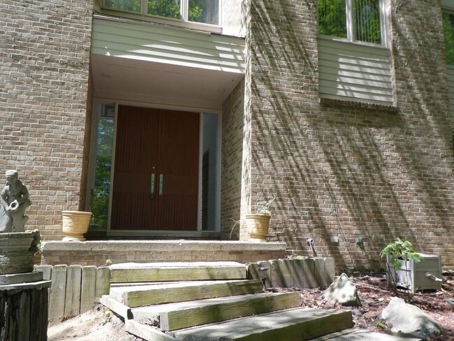 Foto del edificio - 2145 Birchwood Way