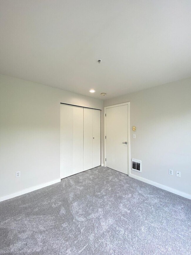 Foto del edificio - Spacious Seattle Condo - $2,200
