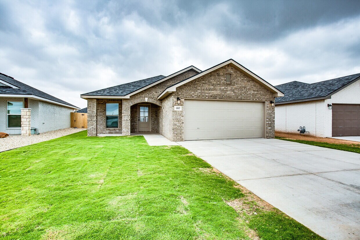 Foto principal - Like New Construction in Cooper District!