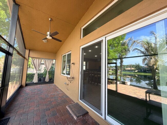 Foto del edificio - 2165 Newport Isles Blvd