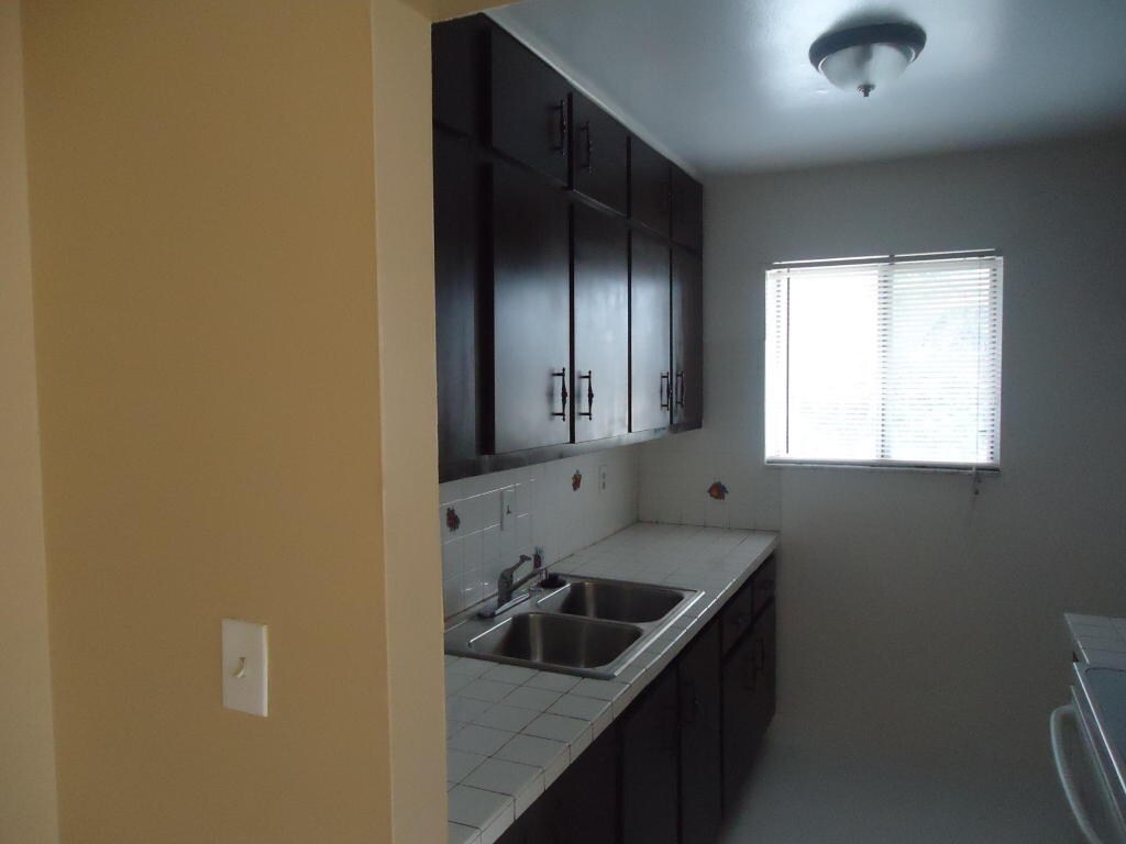 Primary Photo - 111 E Tiffany Dr