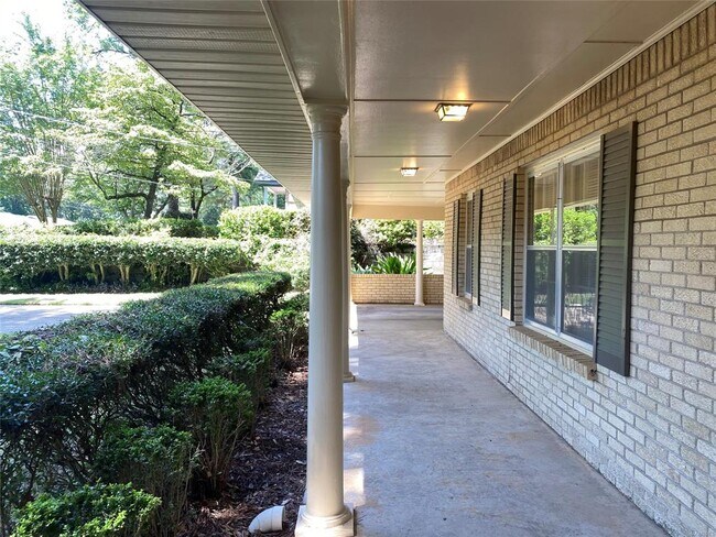 Building Photo - 535 Larkin Ln