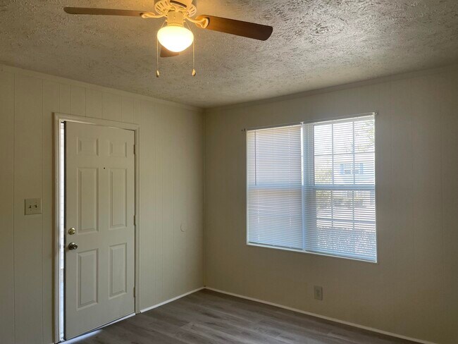 Building Photo - 6020 Macaw Ct