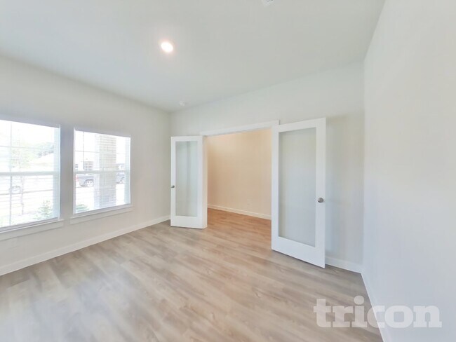 Building Photo - 341 Sun Harvest Dr