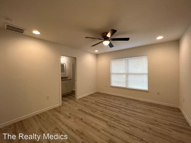 Foto del edificio - 3 br, 2 bath House - 193 Bay Rd