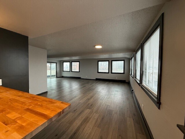 Foto del edificio - 16 N Broadway St