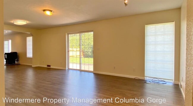 Building Photo - 3 br, 2 bath House - 82 Valley Dr