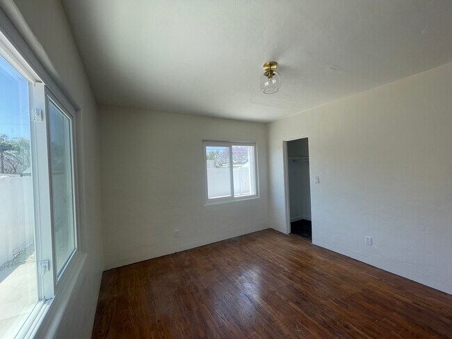 Building Photo - 613 N Mountain View Pl