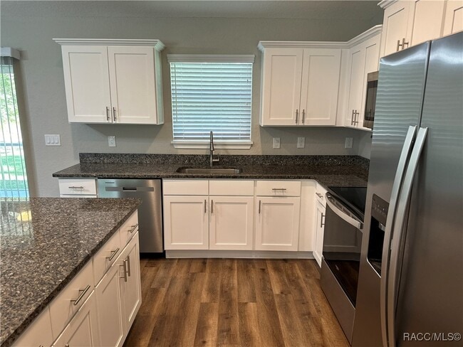 Building Photo - 13 Locust Dr