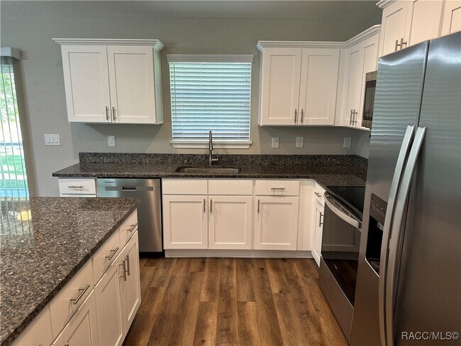 Foto del edificio - 13 Locust Dr