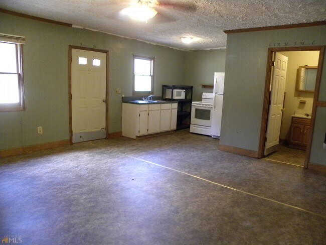 Building Photo - 2445 Wynn Lake Rd