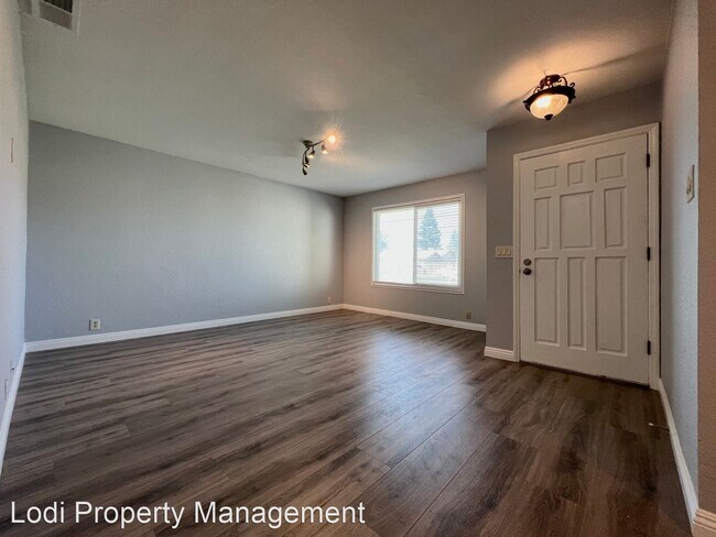 Building Photo - 3 br, 2 bath House - 2520 Banyan Drive