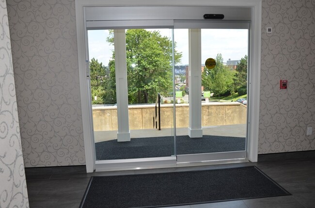 Building Photo - 6 Admiral's Way
