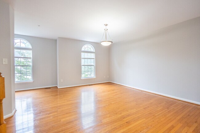 Building Photo - Lovely 3 BR/2.5 BA Townhome in Woodstock!
