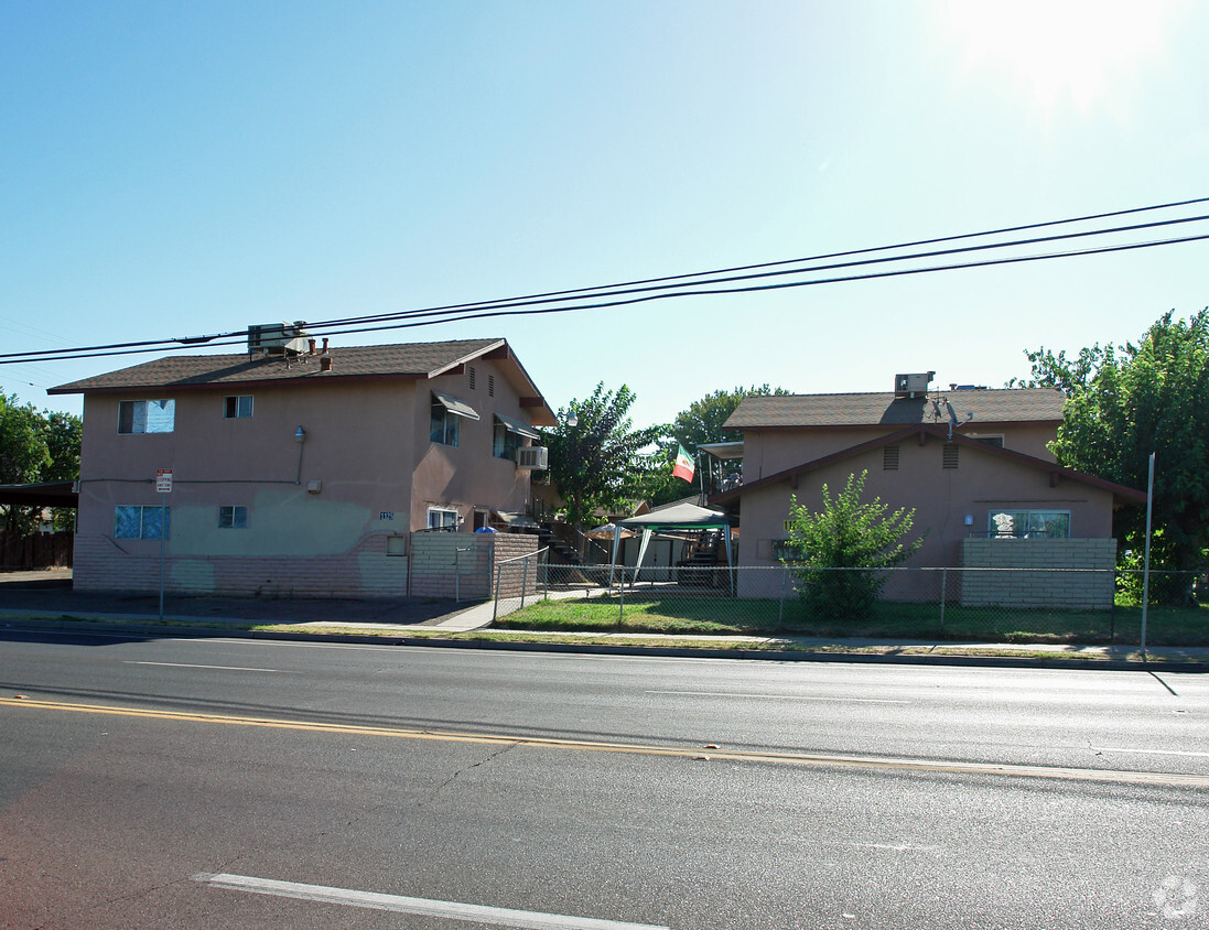 Building Photo - 1125 S Maple Ave