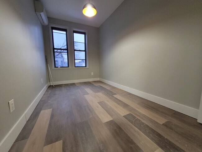 Foto del edificio - 1148 Rogers Ave