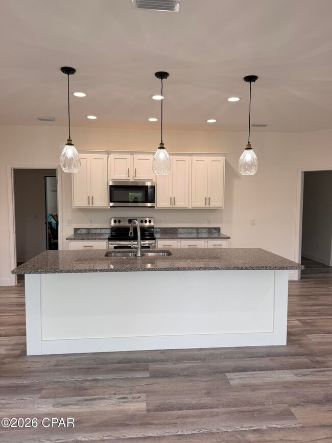 Building Photo - 913 Plantation Dr