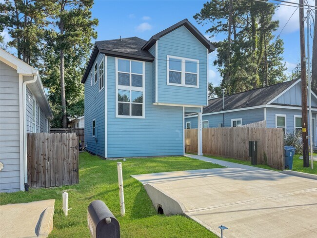 Building Photo - 16710 E Forrestal St