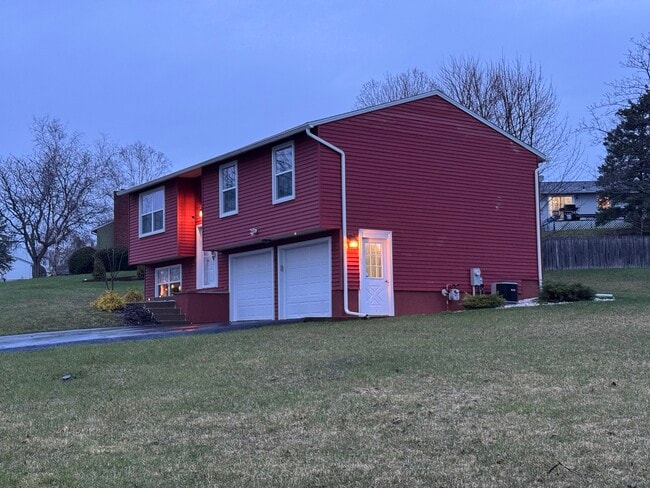 Foto del edificio - 5735 Stonykill Dr