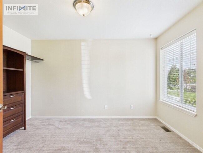 Foto del edificio - 1112 Longbow Ln