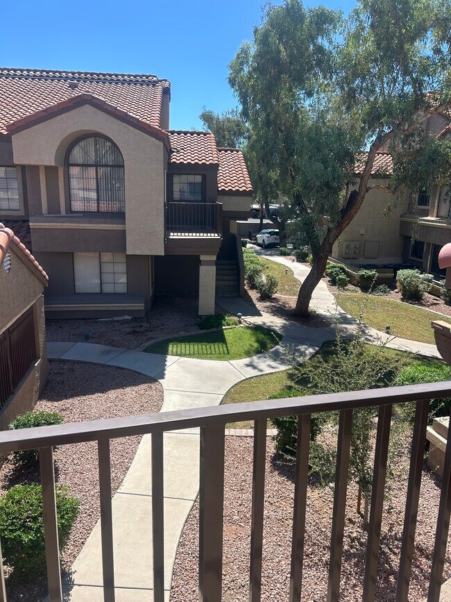 Foto del edificio - 1905 E University Dr