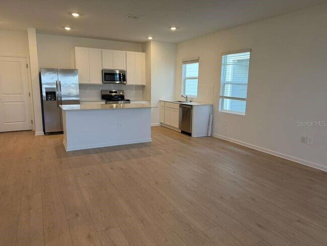 Foto del edificio - 5195 Loyalty Dr