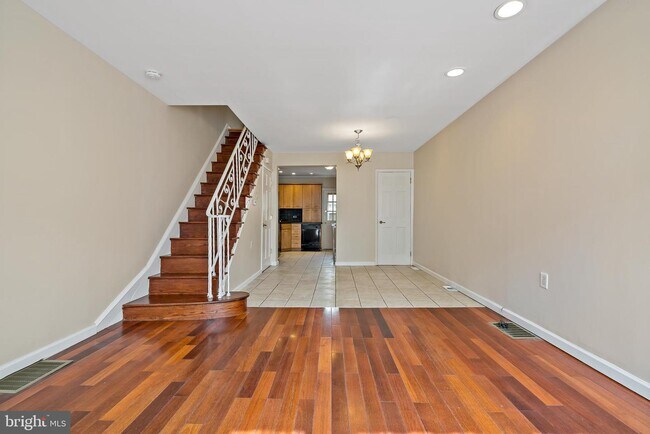 Building Photo - 2508 S Sartain St