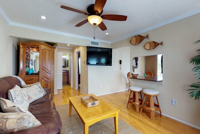 Building Photo - 1105 Gulf Dr S