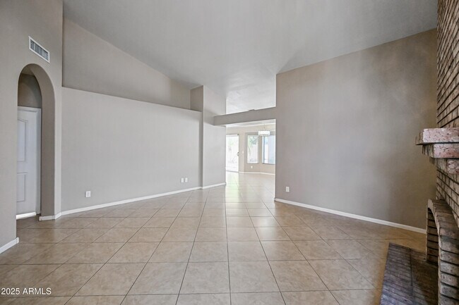 Foto del edificio - 3830 E Tanglewood Dr