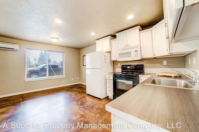 Foto del edificio - 728 NW Newport Ave
