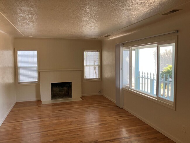 Building Photo - 931 Reno Ave