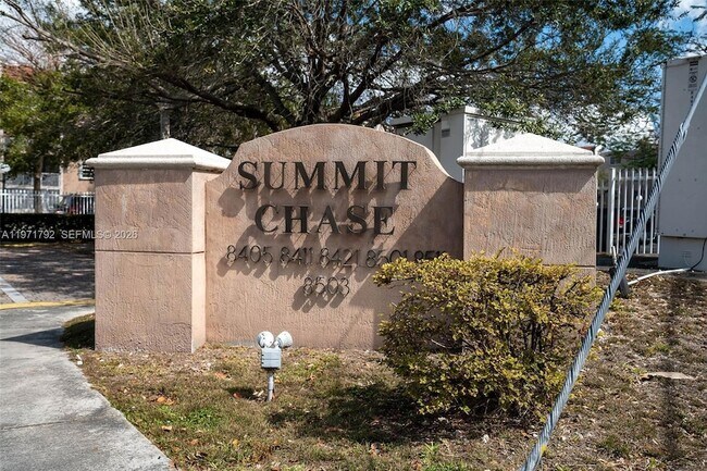 Foto del edificio - 8421 NW 8th St