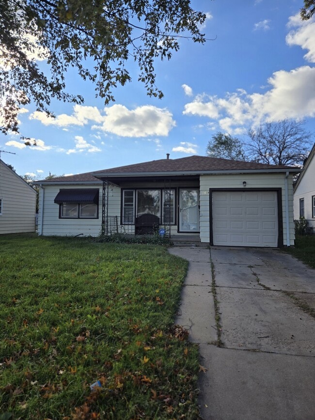 Building Photo - 1219 N Harding Ave