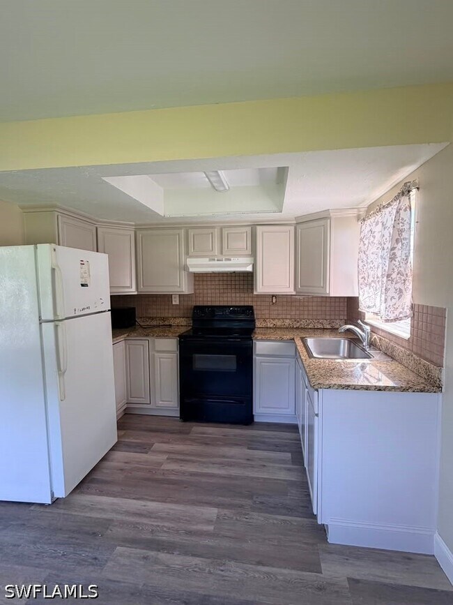 Building Photo - 3080 Linwood Ave