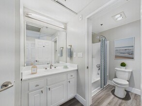 Interior Photo - Madison Hancock Park