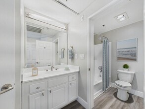 Interior Photo - Madison Hancock Park