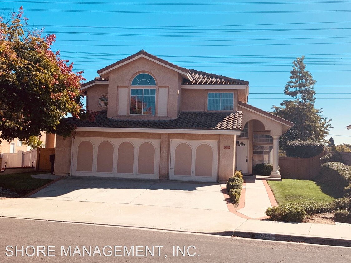 Foto principal - 4 br, 2.5 bath House - 621 CRESCENT DR.
