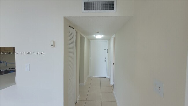 Foto del edificio - 9360 Fontainebleau Blvd