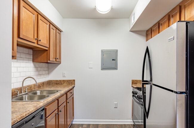 Building Photo - Village at Panther Creek Apartments