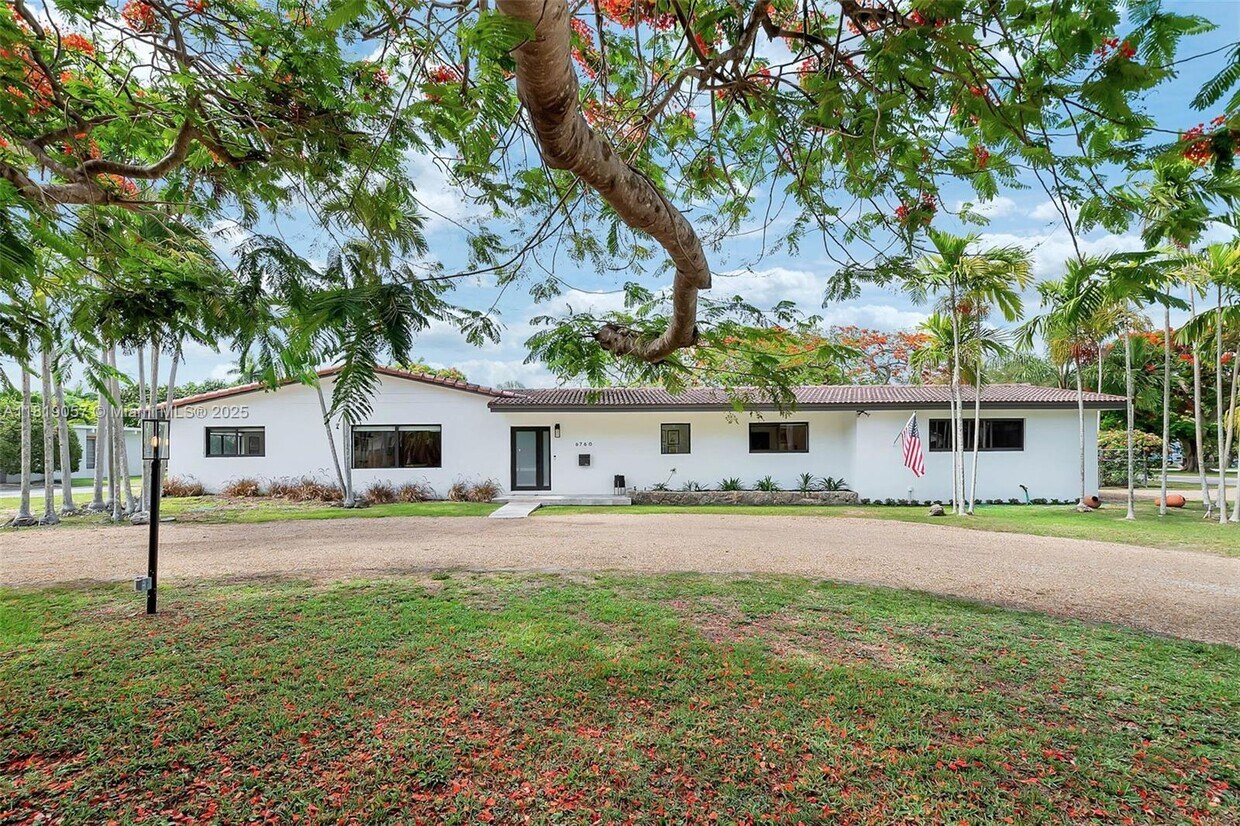 Primary Photo - 6760 SW 144th St