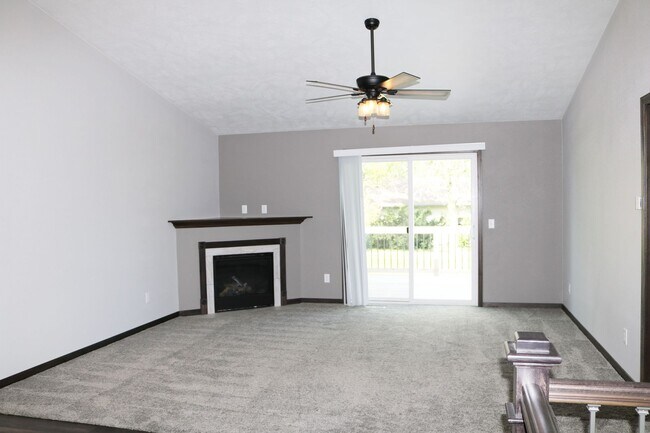 Building Photo - Spacious 3BR Townhome on Quiet Cul-de-Sac | 2,000+ Sq Ft & Attached Garage!